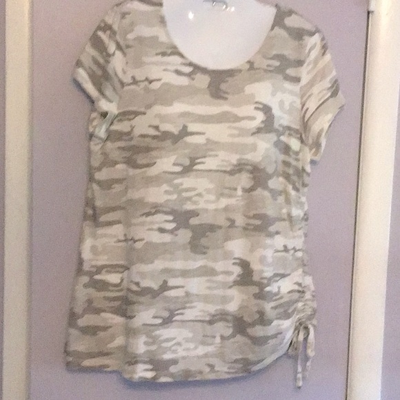 Belle by Kim Gravel Tops - BELLE BY KIM GRAVEL TEE IN SZM MUTED CAMO PRINT EUC.